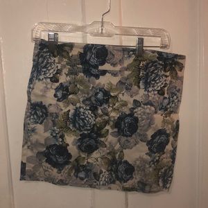 Floral white blue and gray tight skirt